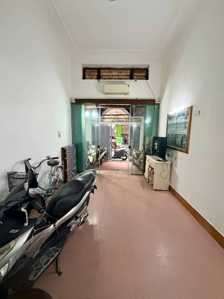 Bán nhà Giáp Bát - diện tích 46m2 3 tầng - Mặt phố kinh doanh sầm uất - giá 17,9 tỷ