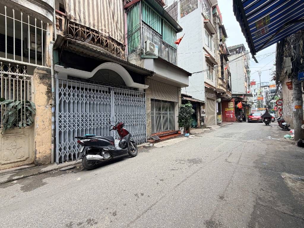 Bán nhà Giáp Bát - diện tích 46m2 3 tầng - Mặt phố kinh doanh sầm uất - giá 17,9 tỷ