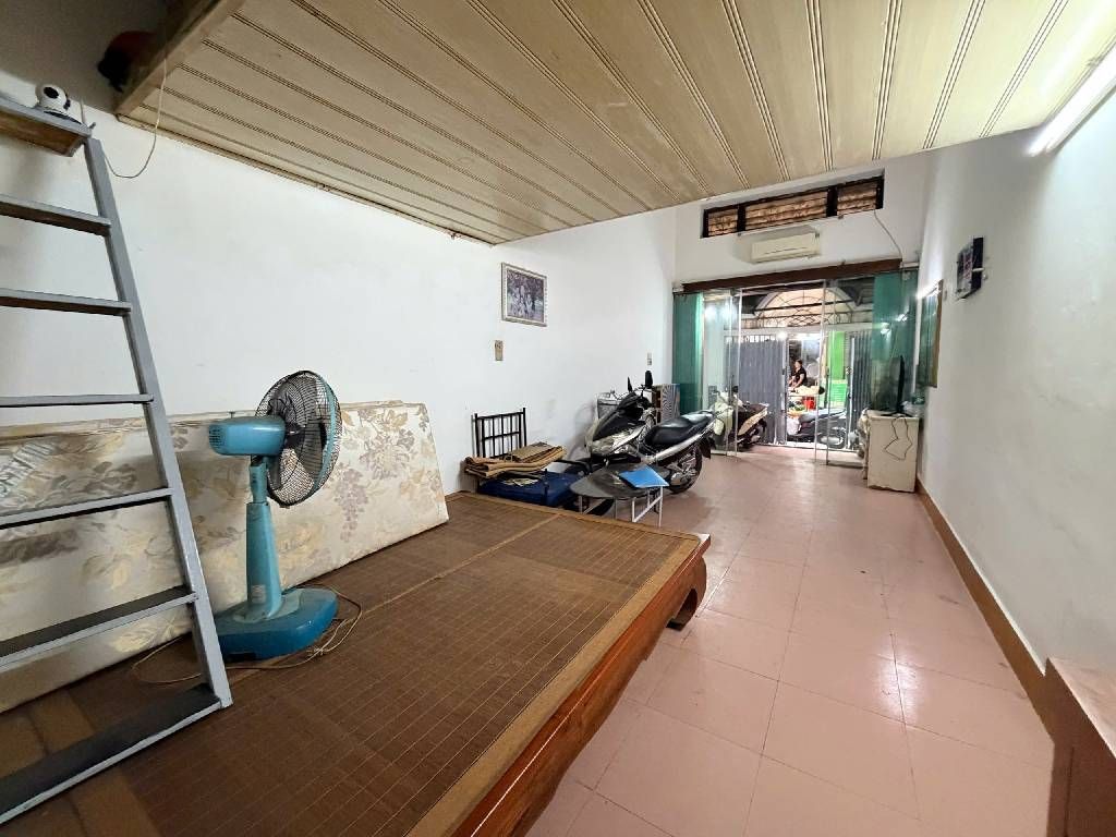 Bán nhà Giáp Bát - diện tích 46m2 3 tầng - Mặt phố kinh doanh sầm uất - giá 17,9 tỷ