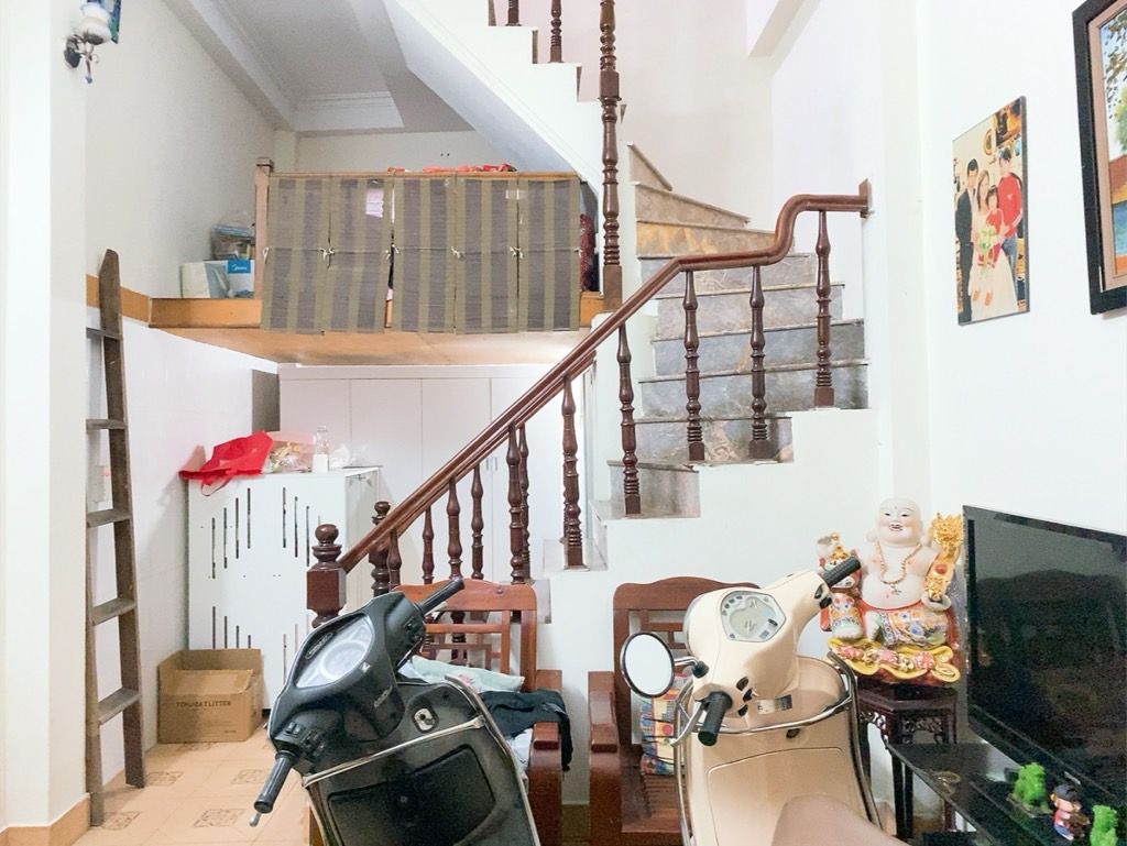 Bán nhà Nguyễn Xiển - diện tích 27m2 3 tầng - Ô TÔ TRÁNH - giá 4,4 tỷ