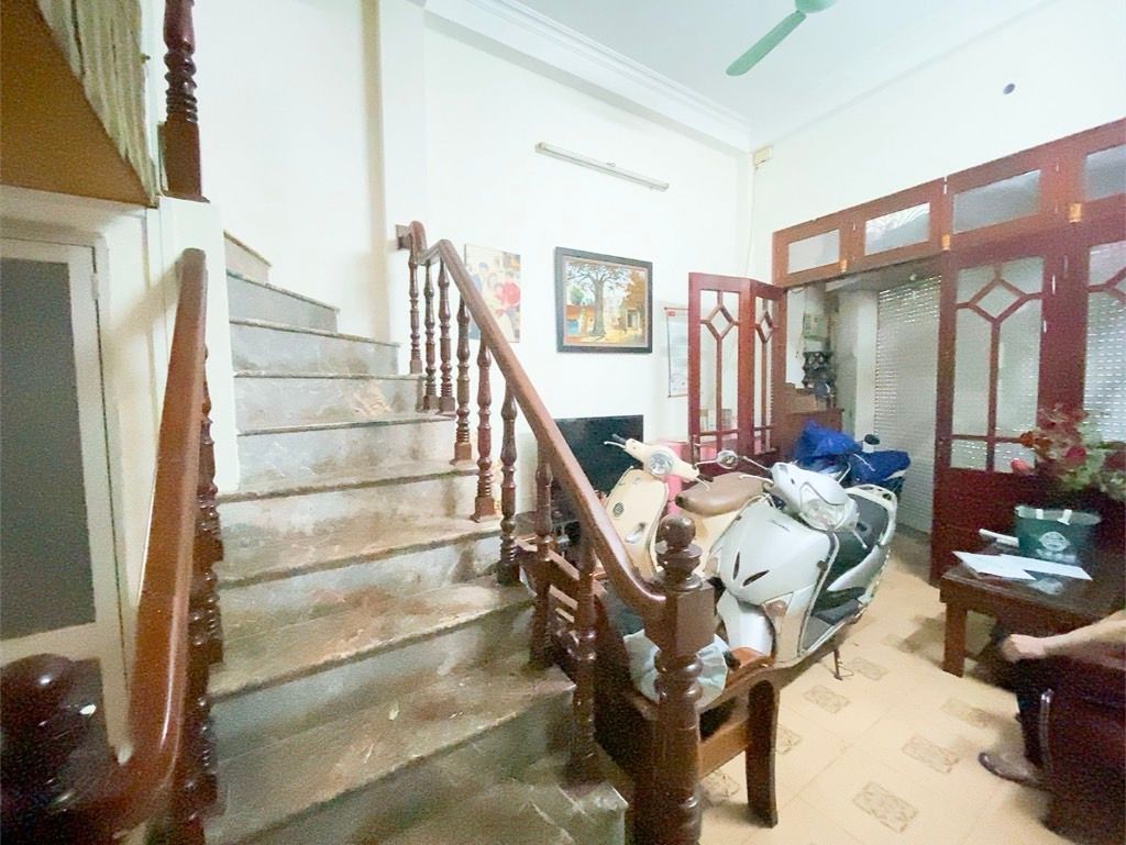 Bán nhà Nguyễn Xiển - diện tích 27m2 3 tầng - Ô TÔ TRÁNH - giá 4,4 tỷ