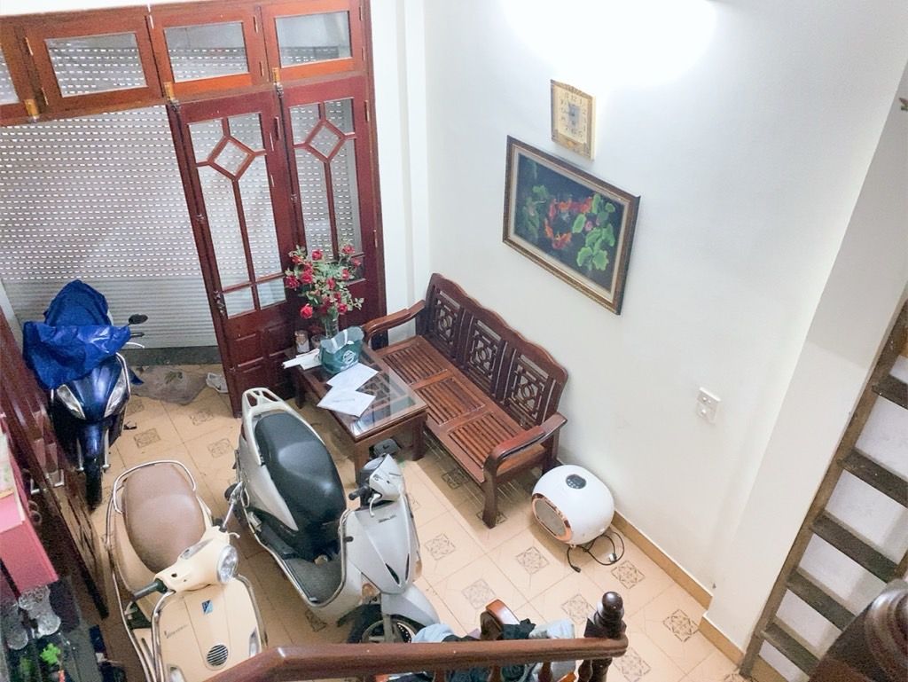 Bán nhà Nguyễn Xiển - diện tích 27m2 3 tầng - Ô TÔ TRÁNH - giá 4,4 tỷ