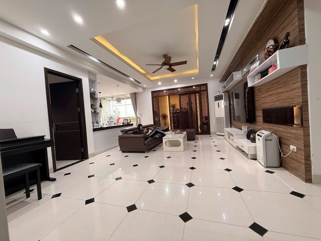 Bán nhà Nguyễn Đức Cảnh - diện tích 130m2 1 tầng - Lô góc - giá 9,1 tỷ