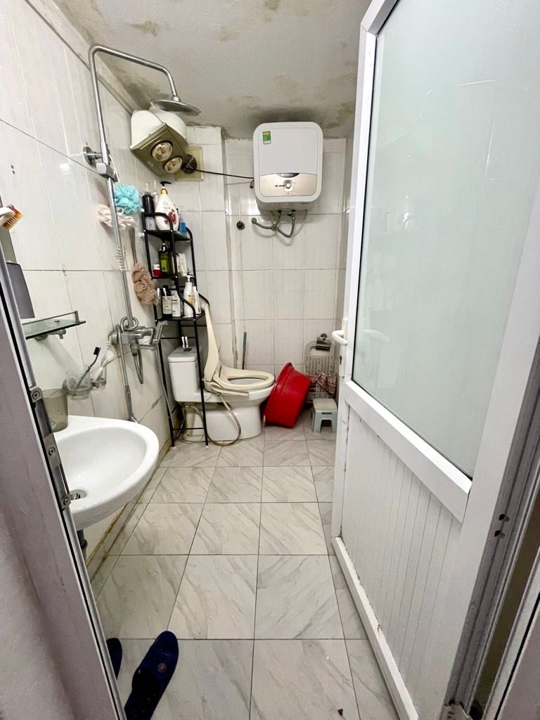 Bán nhà Lê Trọng Tấn - diện tích 64m2 2 tầng - ô tô đỗ cửa - giá 5,6 tỷ