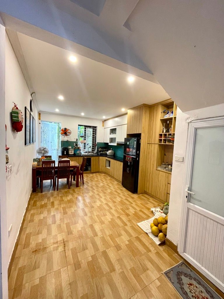 Bán nhà Lê Trọng Tấn - diện tích 64m2 2 tầng - ô tô đỗ cửa - giá 5,6 tỷ