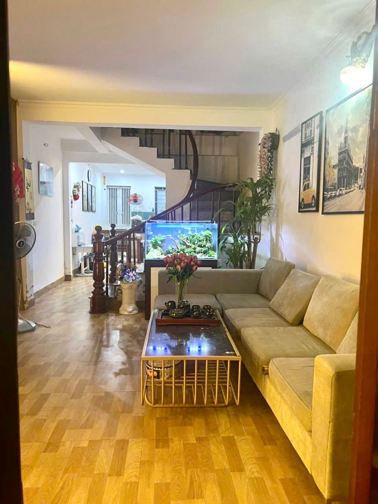 Bán nhà Lê Trọng Tấn - diện tích 64m2 2 tầng - ô tô đỗ cửa - giá 5,6 tỷ