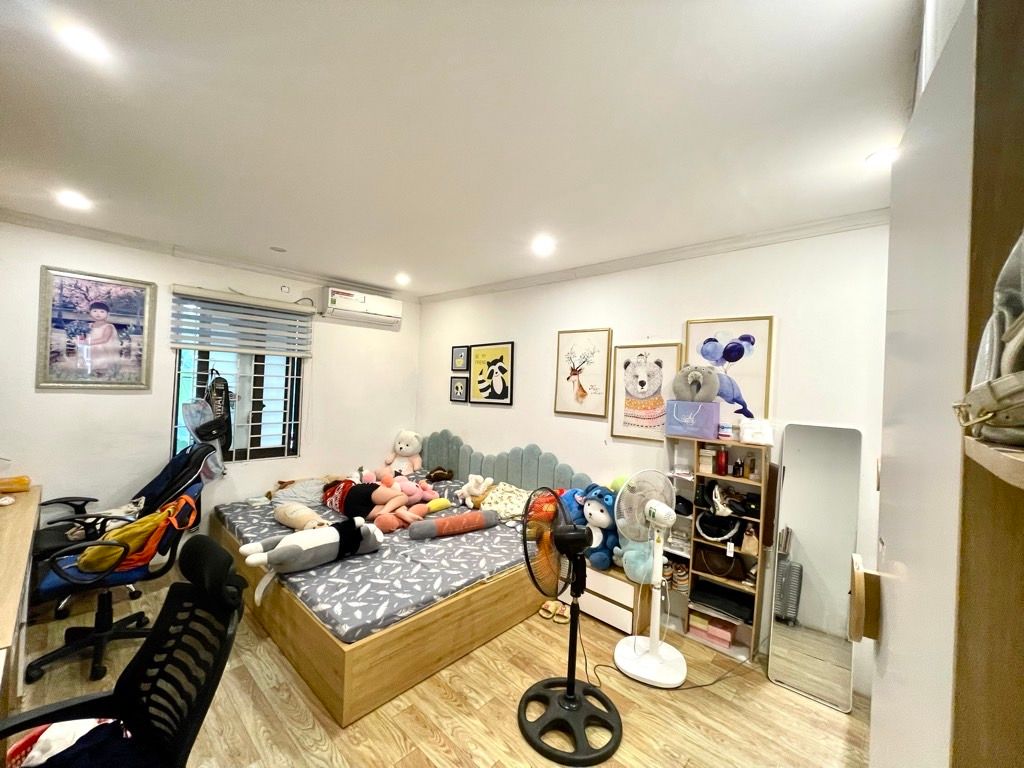 Bán nhà Lê Trọng Tấn - diện tích 64m2 2 tầng - ô tô đỗ cửa - giá 5,6 tỷ