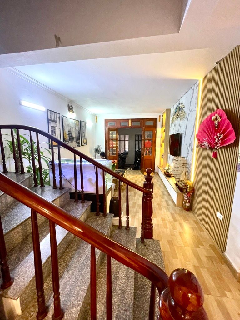 Bán nhà Lê Trọng Tấn - diện tích 64m2 2 tầng - ô tô đỗ cửa - giá 5,6 tỷ