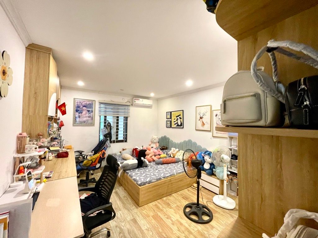 Bán nhà Lê Trọng Tấn - diện tích 64m2 2 tầng - ô tô đỗ cửa - giá 5,6 tỷ