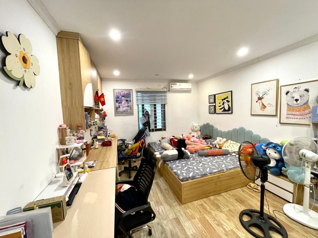 Bán nhà Lê Trọng Tấn - diện tích 64m2 2 tầng - ô tô đỗ cửa - giá 5,6 tỷ