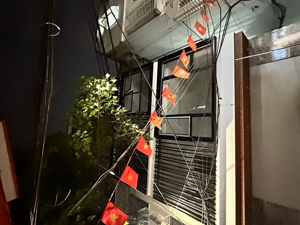 Bán nhà Bạch Mai - diện tích 28m2 7 tầng - Lô góc, thang máy - giá 16,5 tỷ