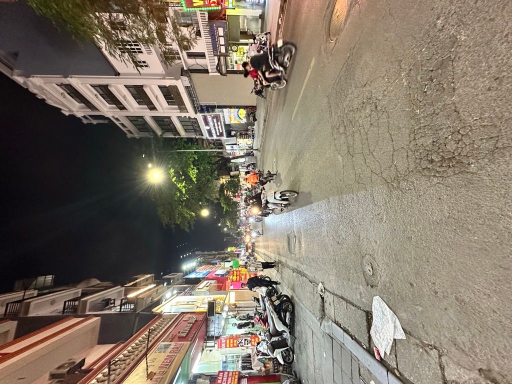 Bán nhà Bạch Mai - diện tích 28m2 7 tầng - Lô góc, thang máy - giá 16,5 tỷ