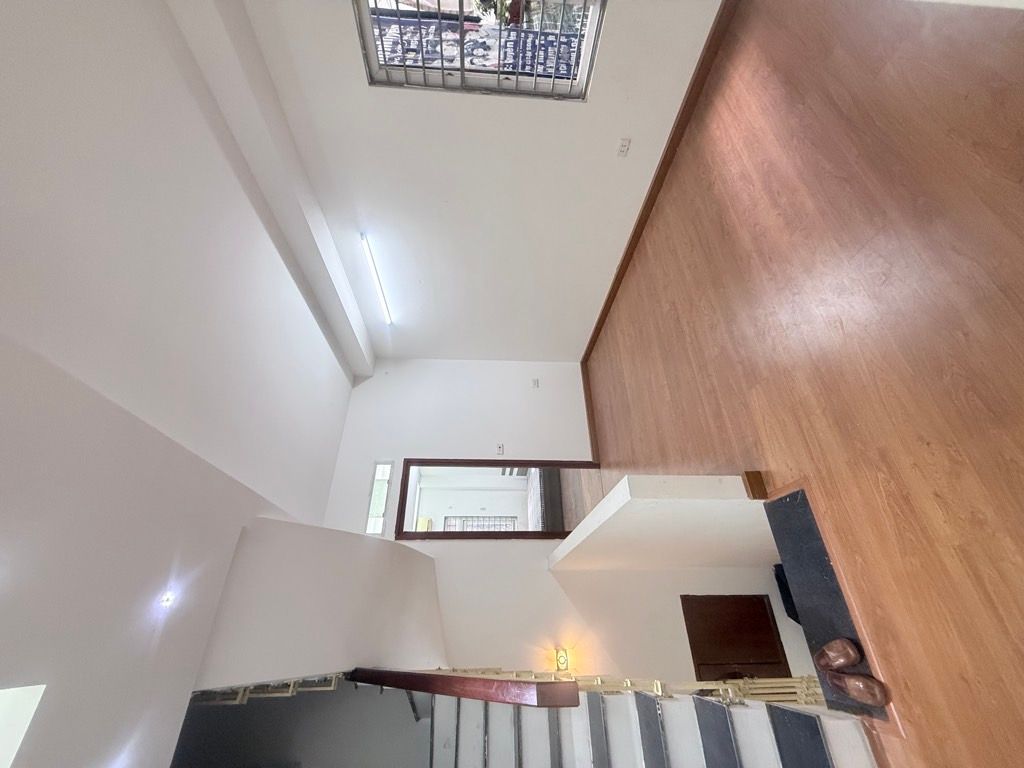 Bán nhà Lương Yên - diện tích 70m2 5 tầng - Ngõ thông nông rộng gần phố - giá 9,2 tỷ