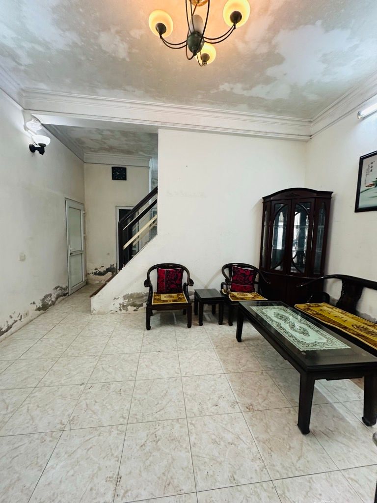 Bán nhà Hoàng Đạo Thành - diện tích 31m2 3 tầng - ô tô đỗ cửa - giá 3,95 tỷ