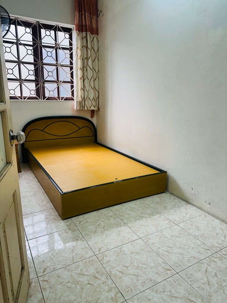 Bán nhà Hoàng Đạo Thành - diện tích 31m2 3 tầng - ô tô đỗ cửa - giá 3,95 tỷ