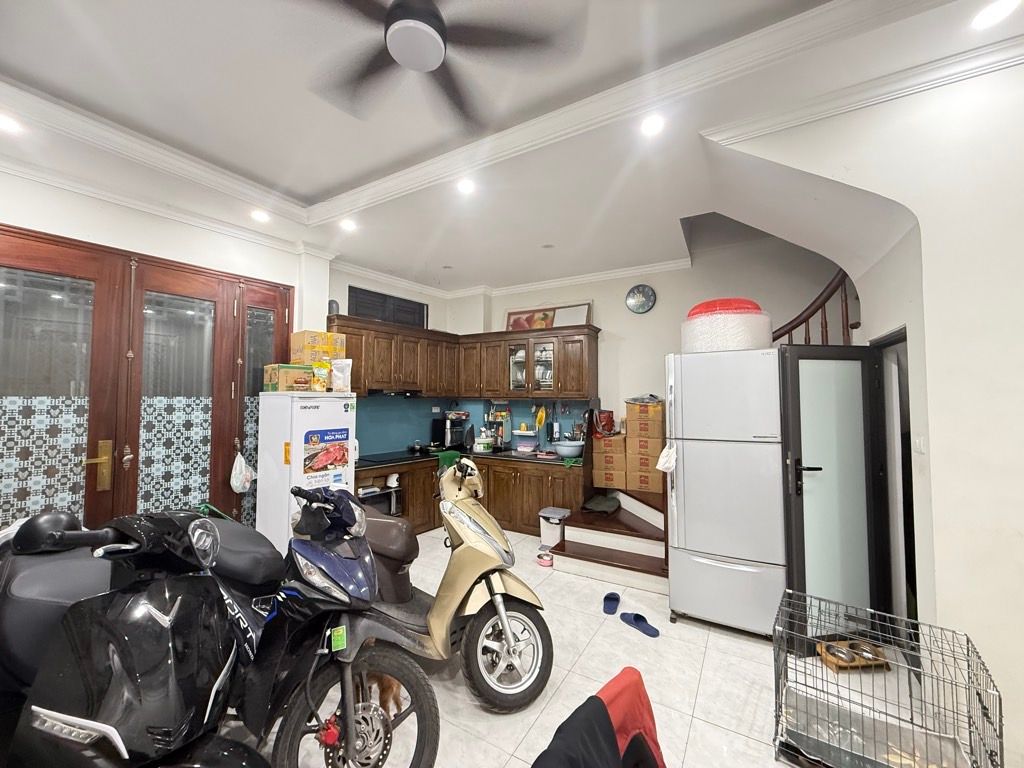 Bán nhà Nguyễn Đức Cảnh - diện tích 30m2 5 tầng - Nhà đẹp ở ngay - giá 8,5 tỷ