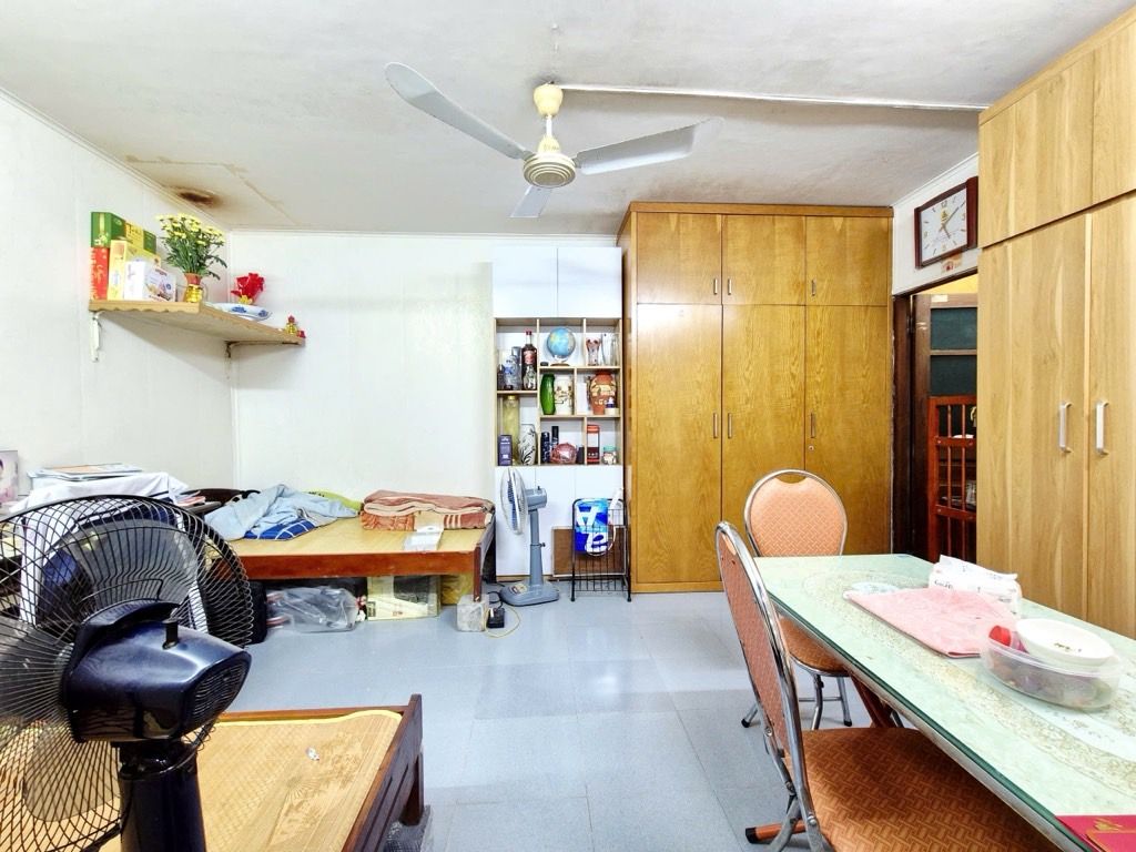 Bán nhà E6 Tập Thể Thanh Xuân Bắc - diện tích 54m2 1 tầng - Nhà đẹp chắc chắn - giá 5,8 tỷ