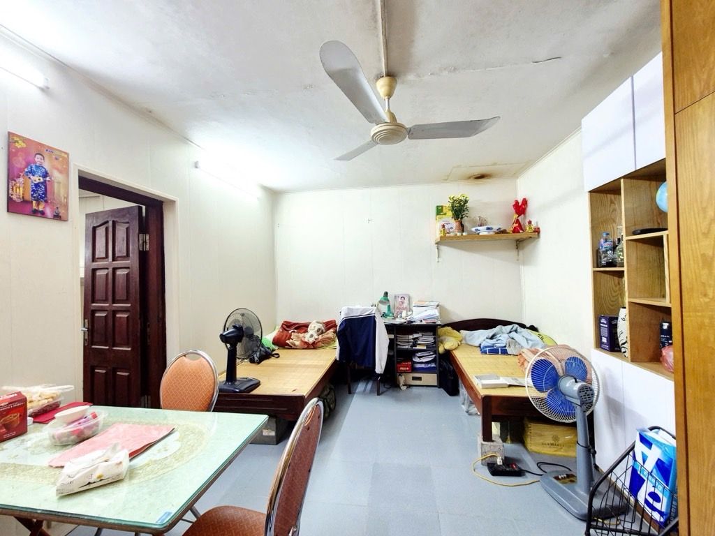 Bán nhà E6 Tập Thể Thanh Xuân Bắc - diện tích 54m2 1 tầng - Nhà đẹp chắc chắn - giá 5,8 tỷ