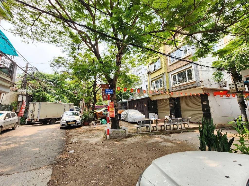 Bán nhà Nguyễn Chính - diện tích 30m2 5 tầng - ô tô tránh - giá 7,5 tỷ