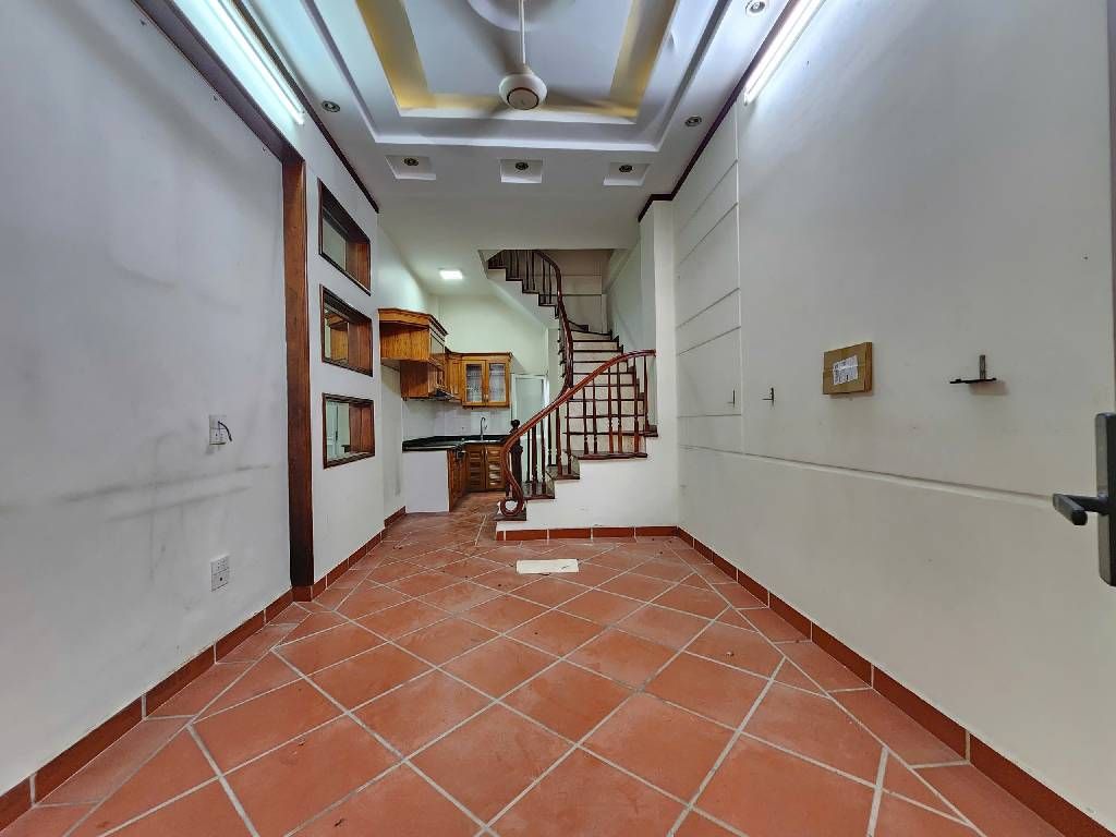 Bán nhà Nguyễn Chính - diện tích 30m2 5 tầng - ô tô tránh - giá 7,5 tỷ