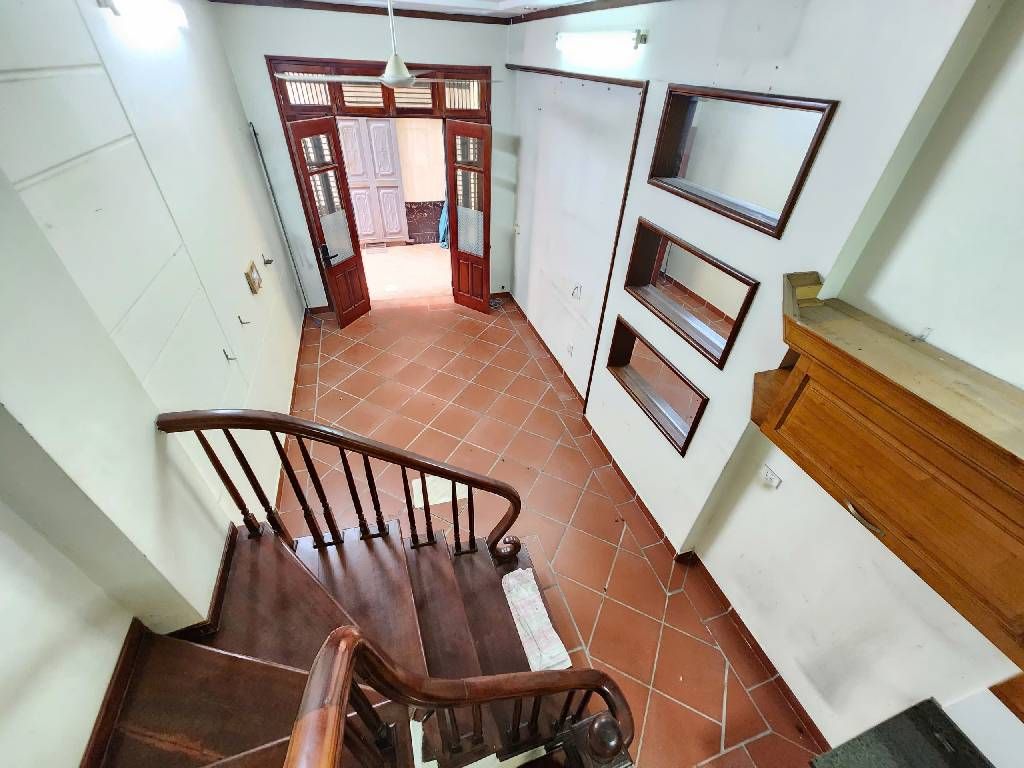 Bán nhà Nguyễn Chính - diện tích 30m2 5 tầng - ô tô tránh - giá 7,5 tỷ