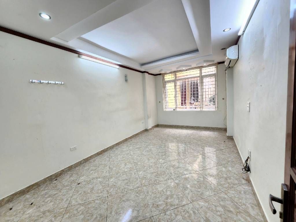 Bán nhà Nguyễn Chính - diện tích 30m2 5 tầng - ô tô tránh - giá 7,5 tỷ