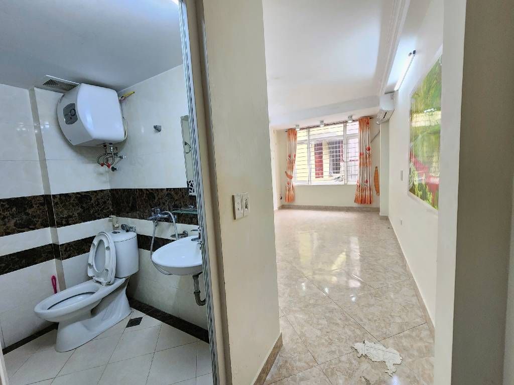 Bán nhà Nguyễn Chính - diện tích 30m2 5 tầng - ô tô tránh - giá 7,5 tỷ