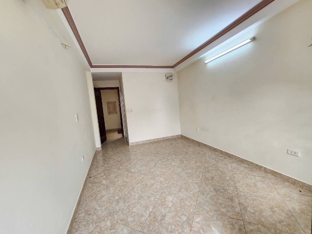 Bán nhà Nguyễn Chính - diện tích 30m2 5 tầng - ô tô tránh - giá 7,5 tỷ