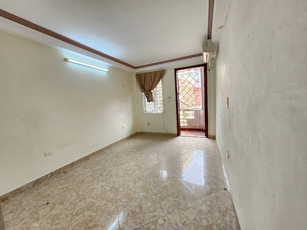 Bán nhà Nguyễn Chính - diện tích 30m2 5 tầng - ô tô tránh - giá 7,5 tỷ