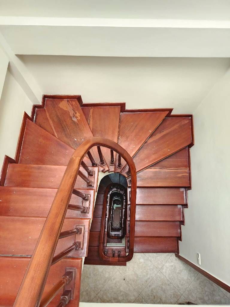 Bán nhà Nguyễn Chính - diện tích 30m2 5 tầng - ô tô tránh - giá 7,5 tỷ