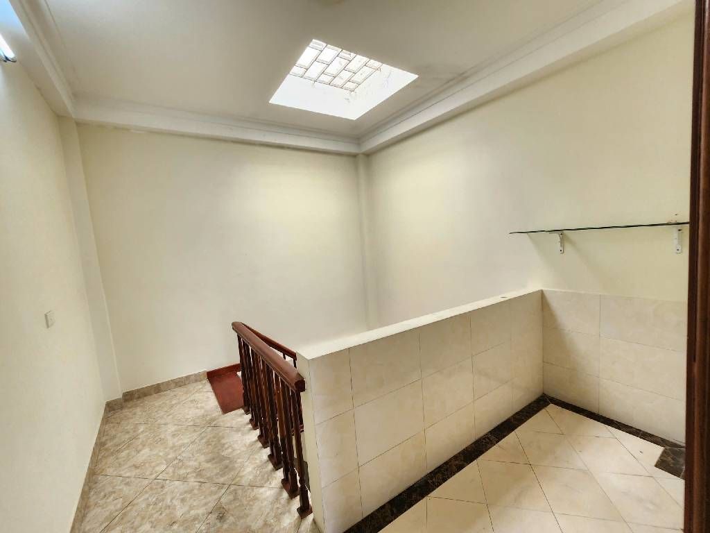 Bán nhà Nguyễn Chính - diện tích 30m2 5 tầng - ô tô tránh - giá 7,5 tỷ