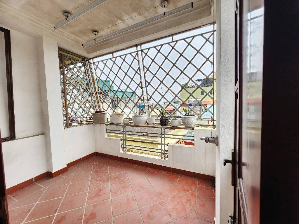 Bán nhà Nguyễn Chính - diện tích 30m2 5 tầng - ô tô tránh - giá 7,5 tỷ