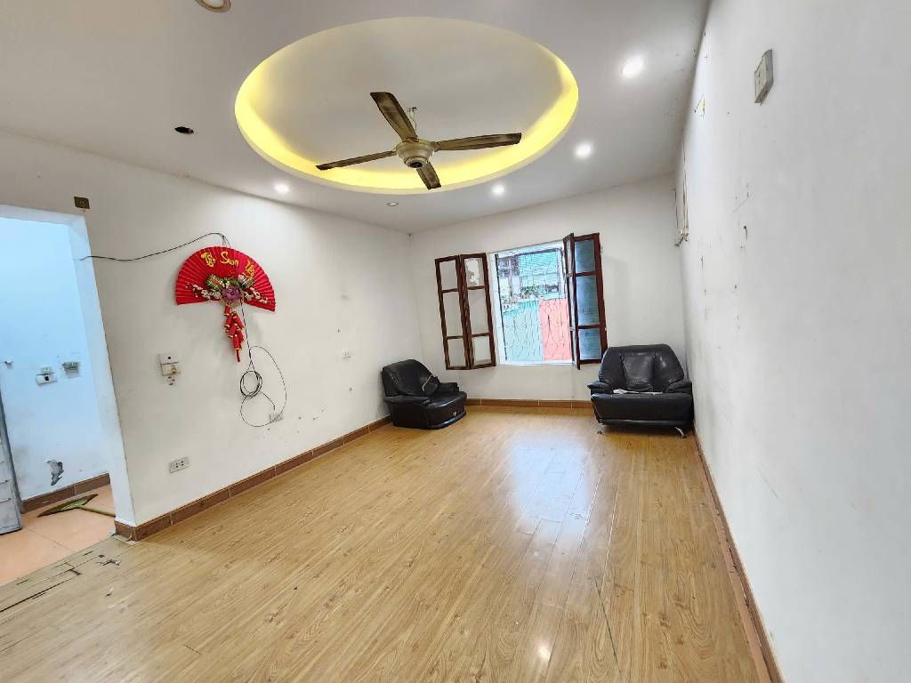 Bán nhà Tân Mai - diện tích 38.3m2 2 tầng - Căn hộ tập thể siêu rộng - giá 4,18 tỷ