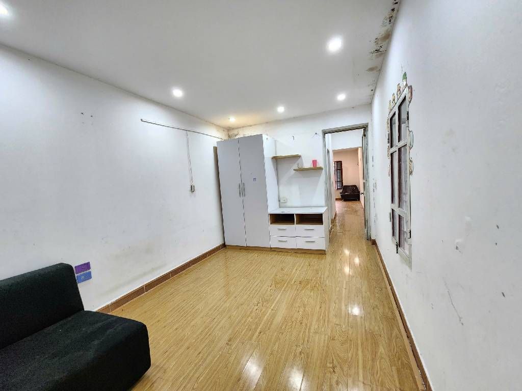 Bán nhà Tân Mai - diện tích 38.3m2 2 tầng - Căn hộ tập thể siêu rộng - giá 4,18 tỷ