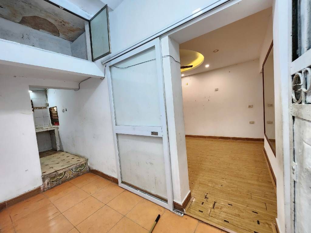 Bán nhà Tân Mai - diện tích 38.3m2 2 tầng - Căn hộ tập thể siêu rộng - giá 4,18 tỷ