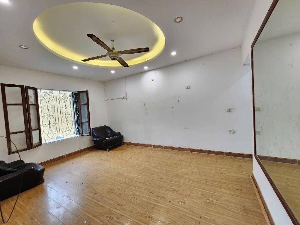 Bán nhà Tân Mai - diện tích 38.3m2 2 tầng - Căn hộ tập thể siêu rộng - giá 4,18 tỷ