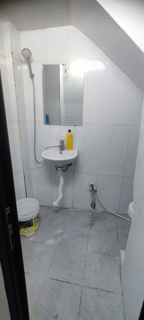 Bán nhà Yên Lãng - diện tích 7m2 4 tầng - Nhà 4 tầng chắc chắn, ngõ thoáng - giá 2,2 tỷ