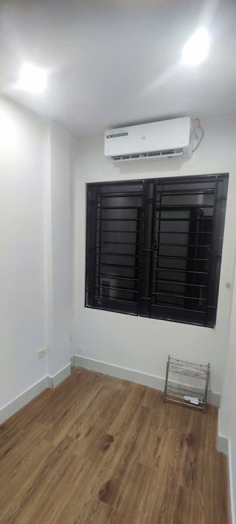 Bán nhà Yên Lãng - diện tích 7m2 4 tầng - Nhà 4 tầng chắc chắn, ngõ thoáng - giá 2,2 tỷ