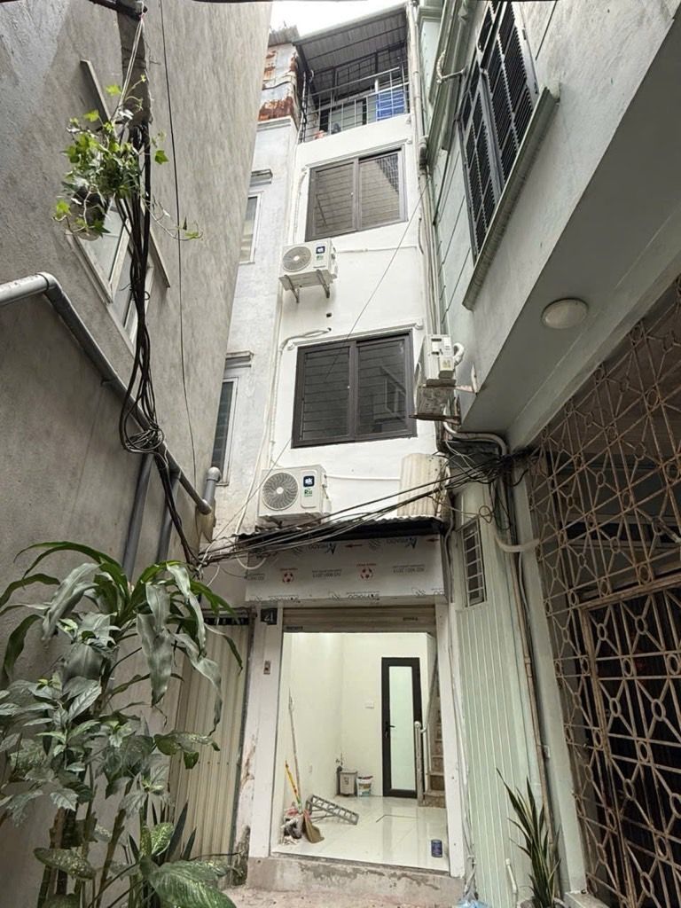 Bán nhà Yên Lãng - diện tích 7m2 4 tầng - Nhà 4 tầng chắc chắn, ngõ thoáng - giá 2,2 tỷ