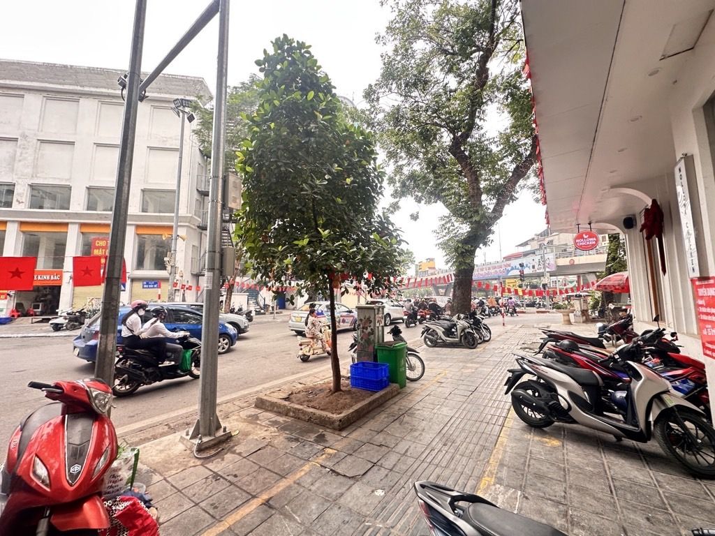 Bán nhà Lê Đại Hành - diện tích 30m2 3 tầng - MẶT PHỐ KINH DOANH - giá 9,3 tỷ