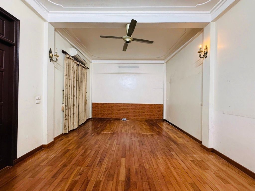 Bán nhà Đặng Trần Côn - diện tích 42.3m2 5 tầng - Nhà dân tự xây, mặt tiền rộng - giá 17,9 tỷ