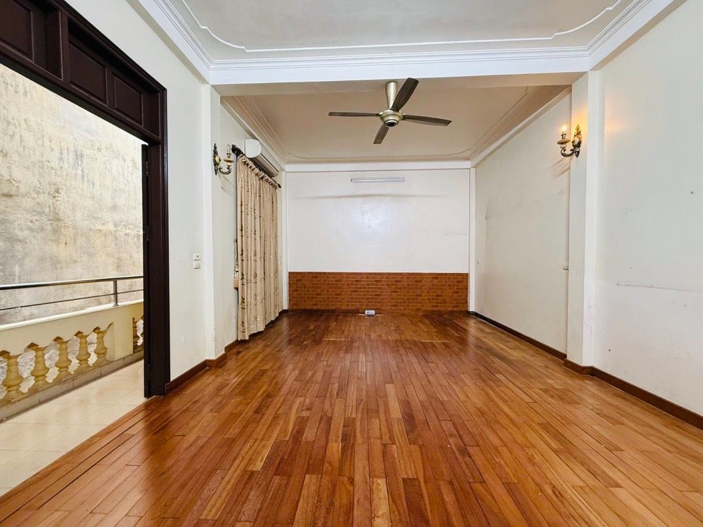 Bán nhà Đặng Trần Côn - diện tích 42.3m2 5 tầng - Nhà dân tự xây, mặt tiền rộng - giá 17,9 tỷ