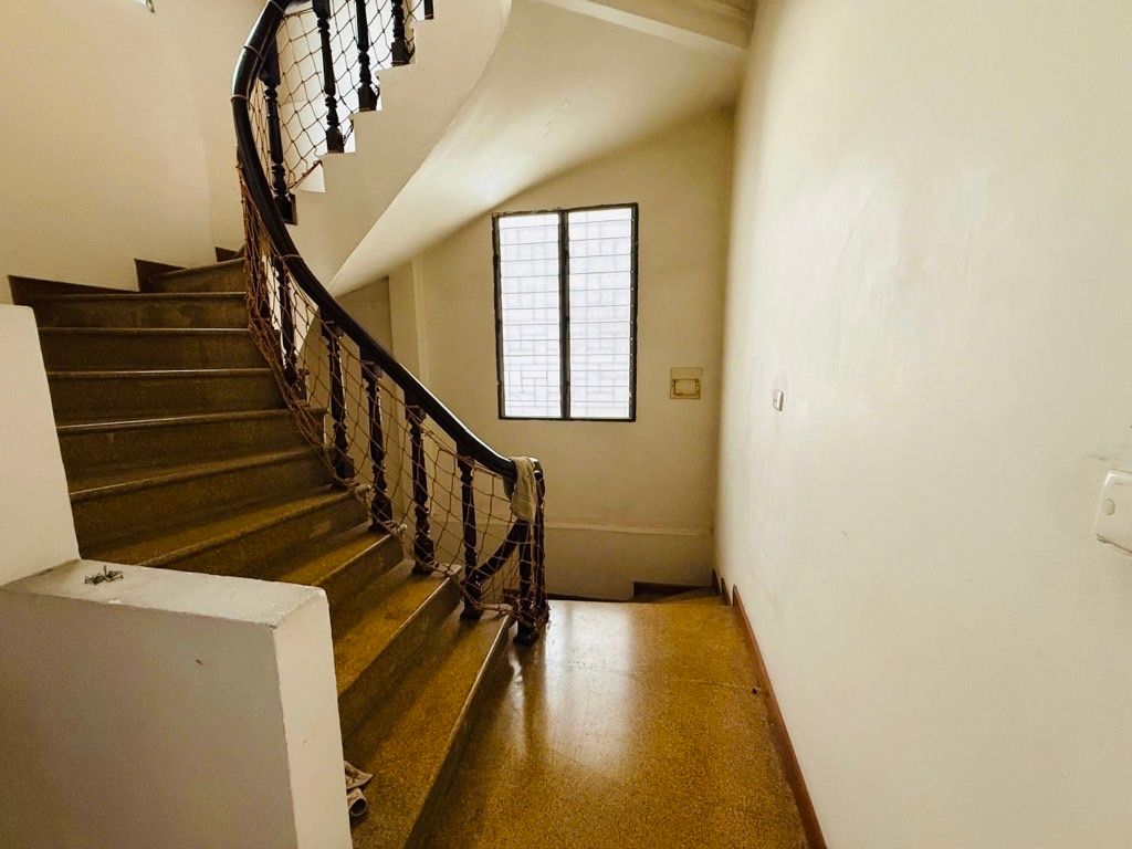 Bán nhà Đặng Trần Côn - diện tích 42.3m2 5 tầng - Nhà dân tự xây, mặt tiền rộng - giá 17,9 tỷ