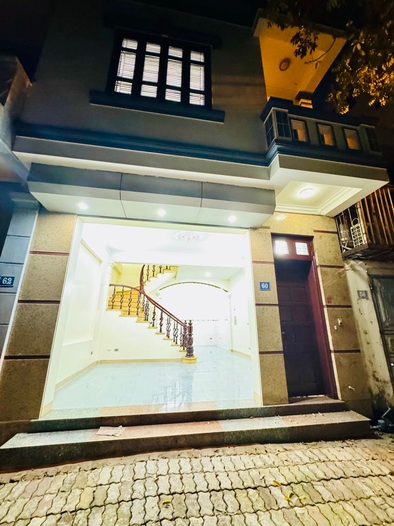 Bán nhà Yên Sở - diện tích 49,8m2 3 tầng - Ô tô tránh - giá 17,5 tỷ