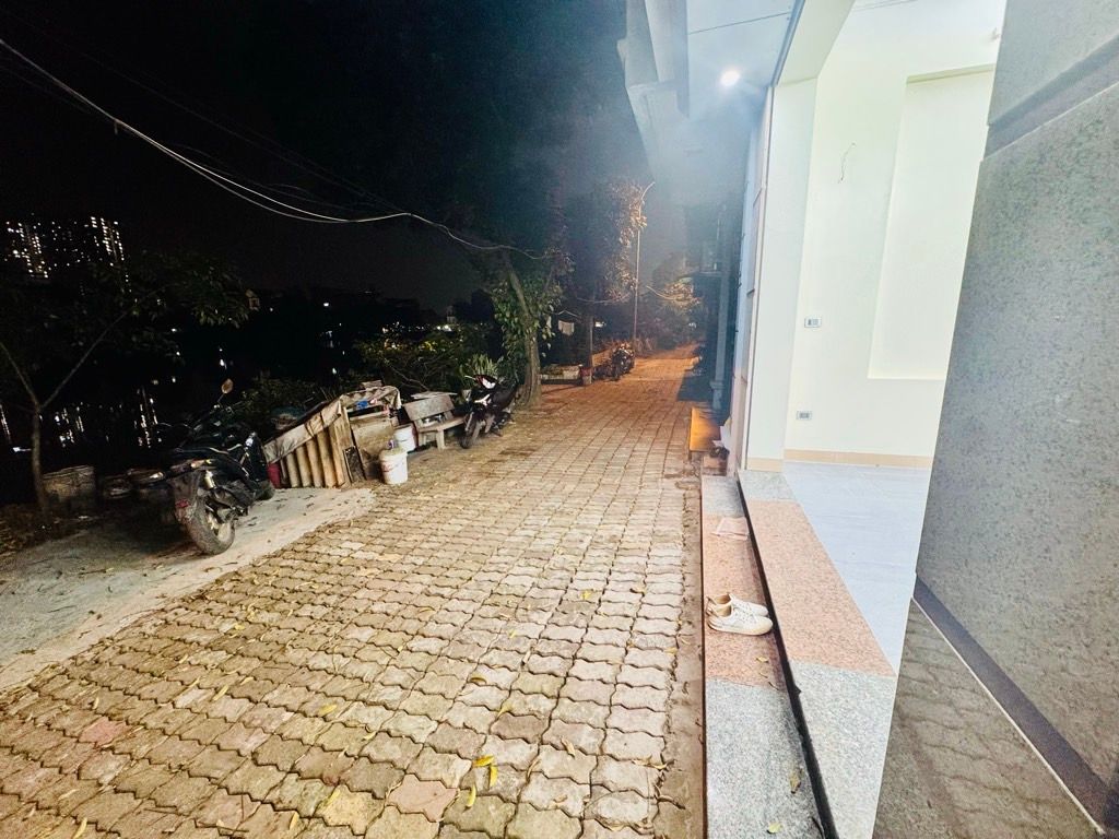 Bán nhà Yên Sở - diện tích 49,8m2 3 tầng - Ô tô tránh - giá 17,5 tỷ