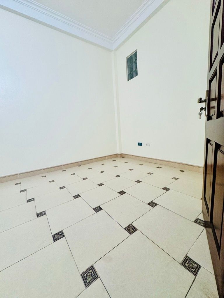 Bán nhà Yên Sở - diện tích 49,8m2 3 tầng - Ô tô tránh - giá 17,5 tỷ