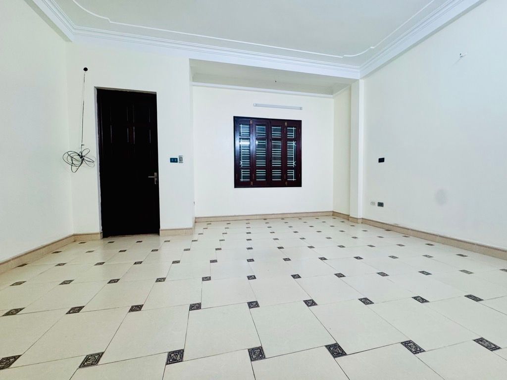 Bán nhà Yên Sở - diện tích 49,8m2 3 tầng - Ô tô tránh - giá 17,5 tỷ