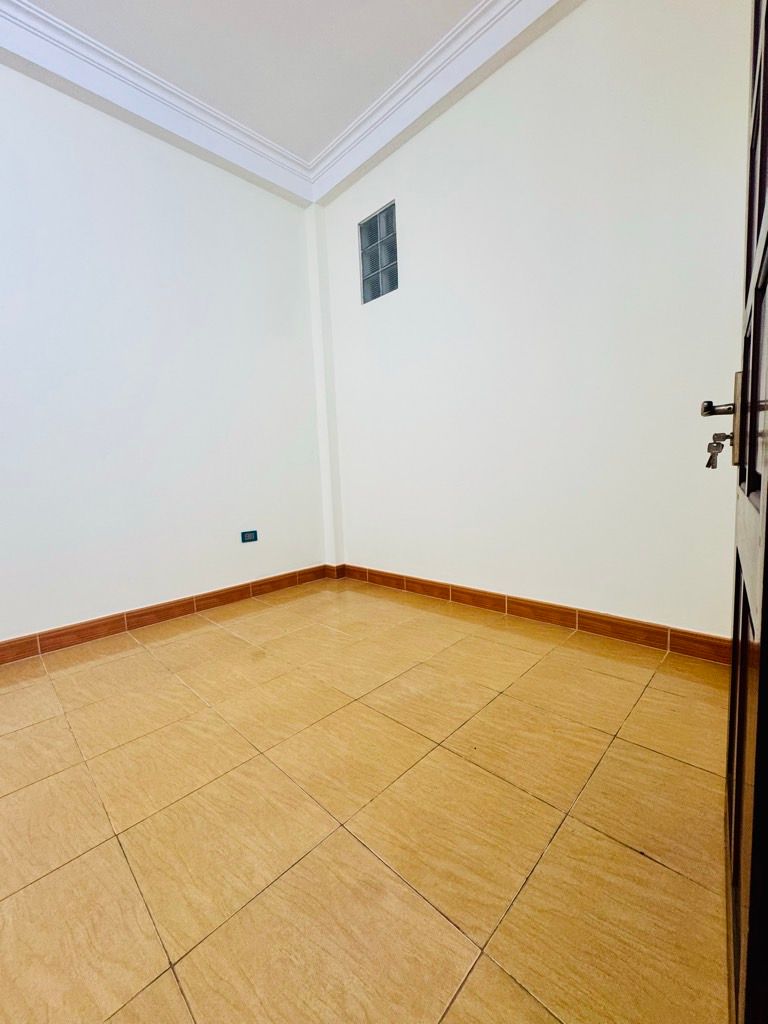 Bán nhà Yên Sở - diện tích 49,8m2 3 tầng - Ô tô tránh - giá 17,5 tỷ