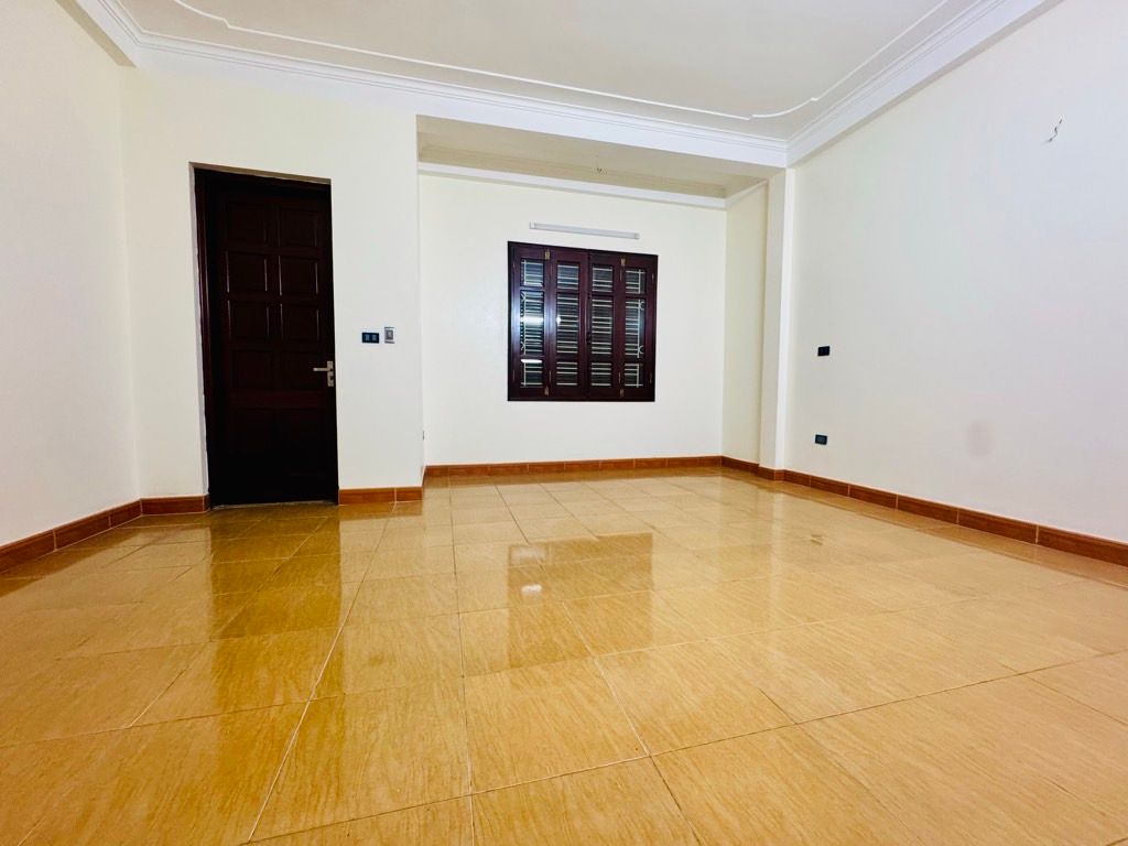 Bán nhà Yên Sở - diện tích 49,8m2 3 tầng - Ô tô tránh - giá 17,5 tỷ