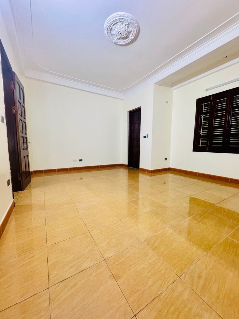 Bán nhà Yên Sở - diện tích 49,8m2 3 tầng - Ô tô tránh - giá 17,5 tỷ